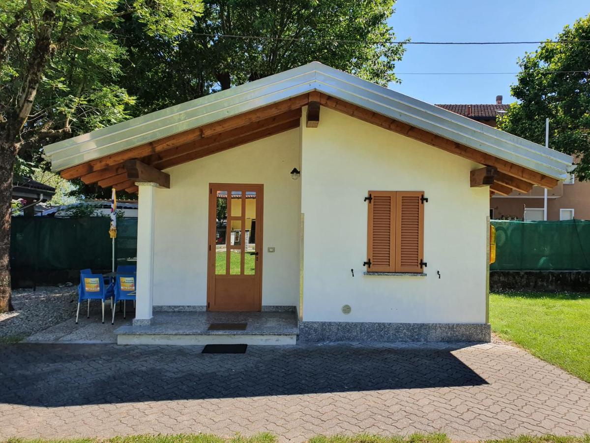 Bungalows In Camping Solarium Домазо Экстерьер фото